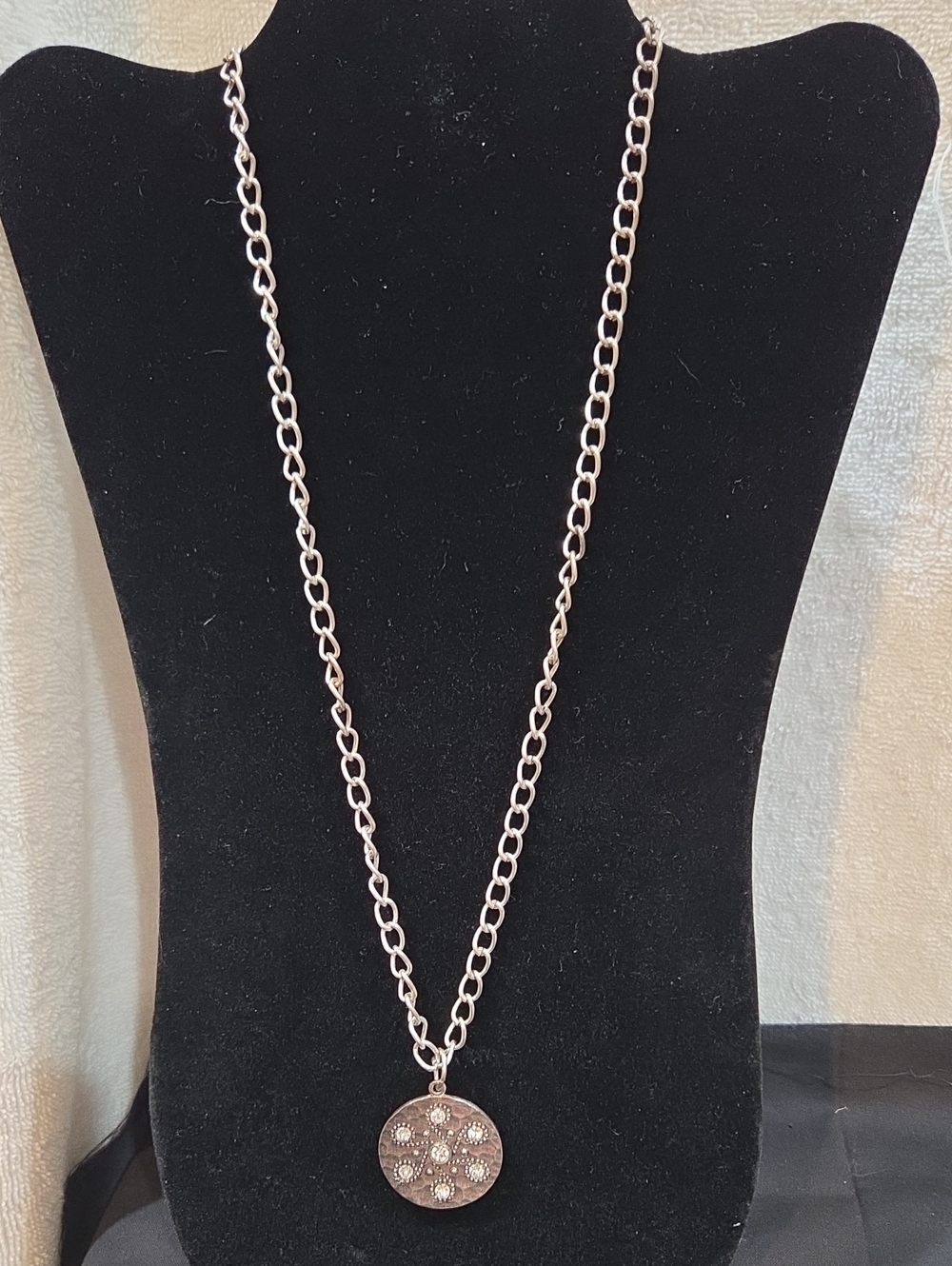 SILVER-TONE CHAIN WITH PENDANT (DOUBLE SIDED)